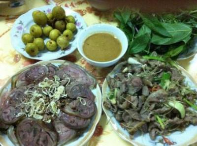 Thịt dê chấm với tương bần…